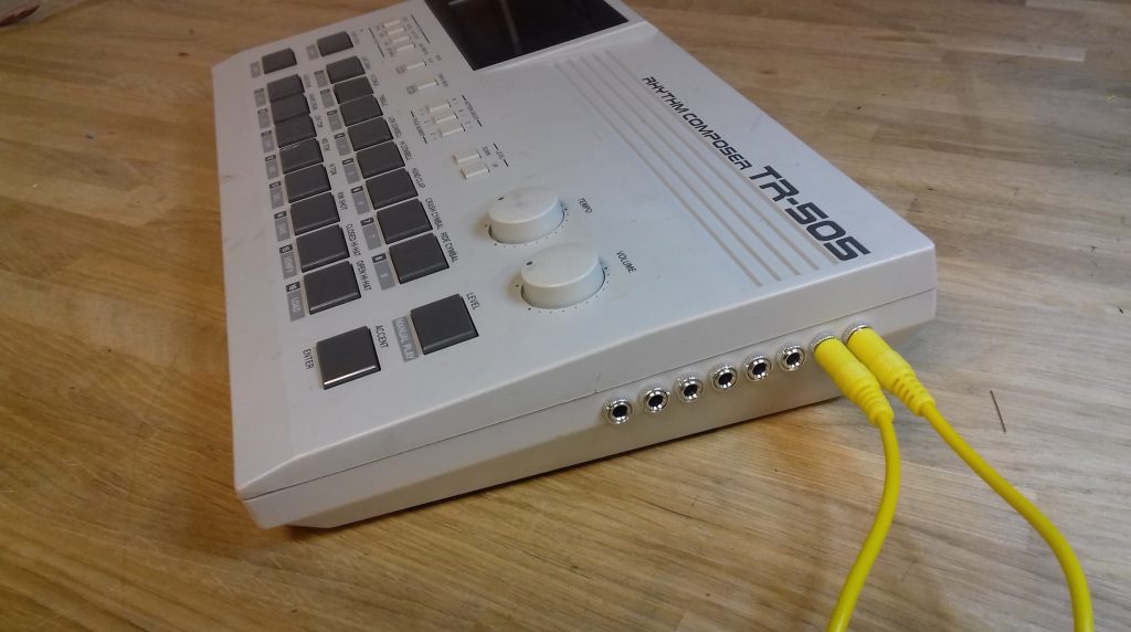 Roland TR-505 – A Better Mod for Individual Outputs – 9bit